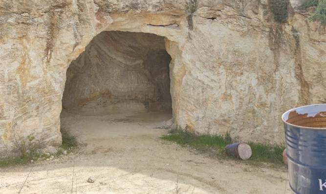 palestinian tunnel near Hebron