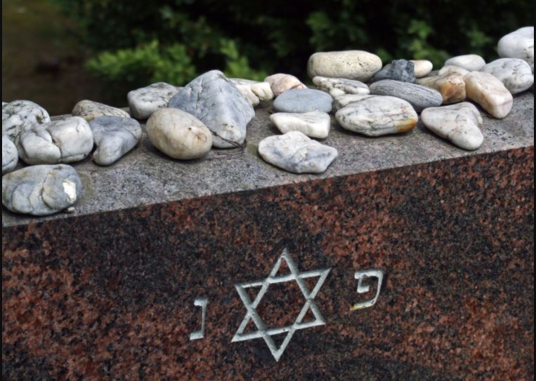 Jewish grave