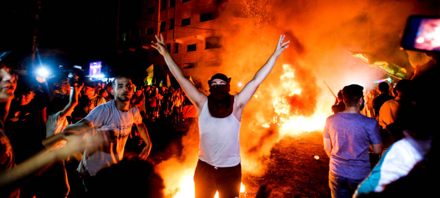Palestinians riot