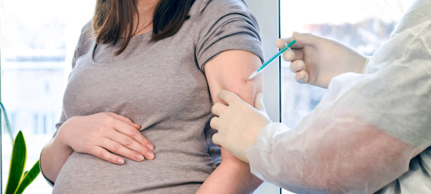 Pregnant woman receives vaccine