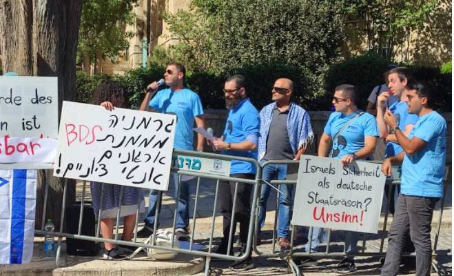 Im Tirtzu demonstration Angela Merkel