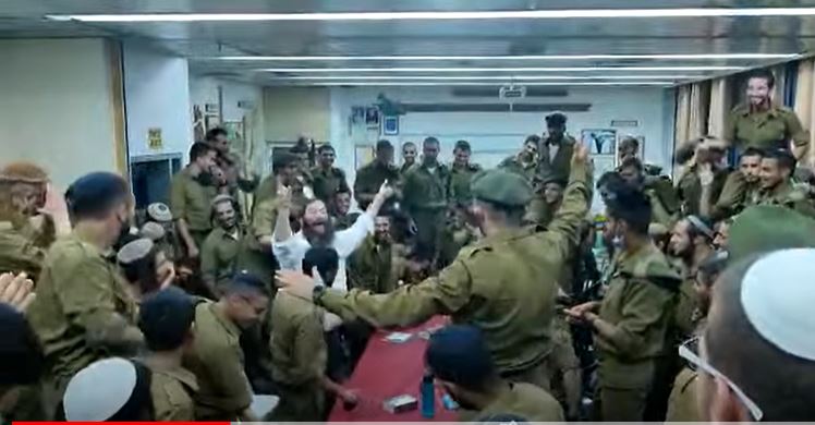 IDF soldiers celebrate Talmud