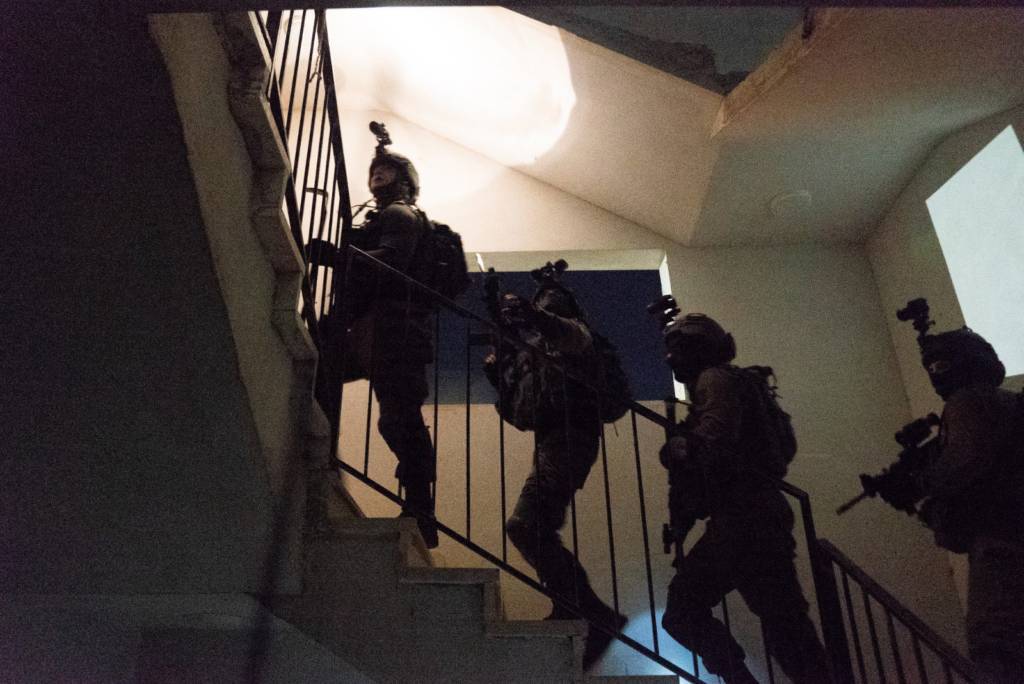 Soldiers participating in terror bust