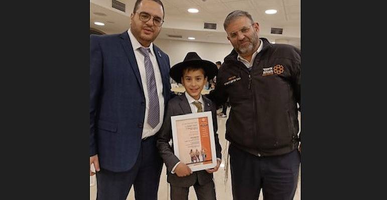 boy gets award for saving life