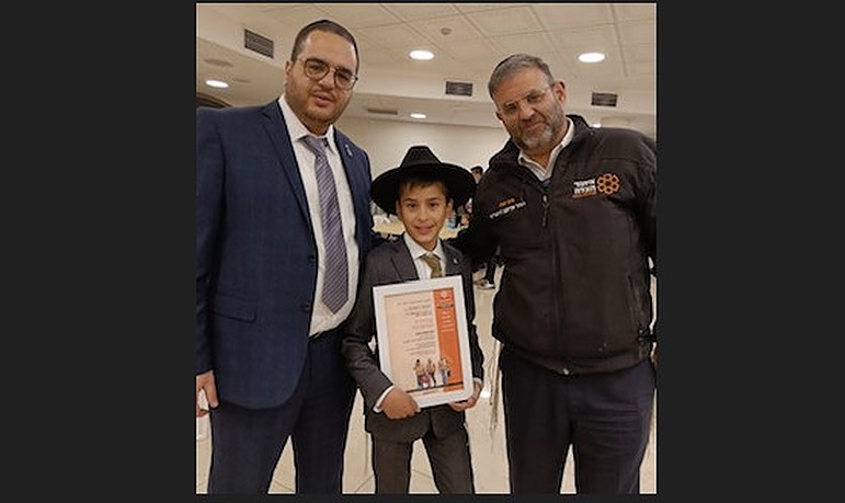 boy gets award for saving life