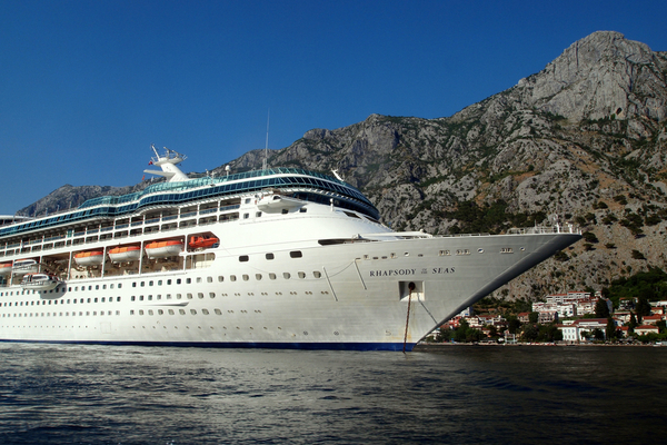 cruise liner