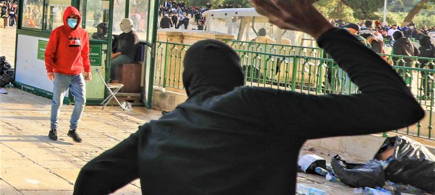 Palestinian rioter
