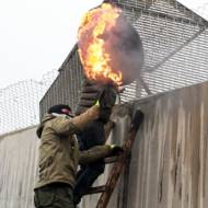 Palestinians attack Israeli forces
