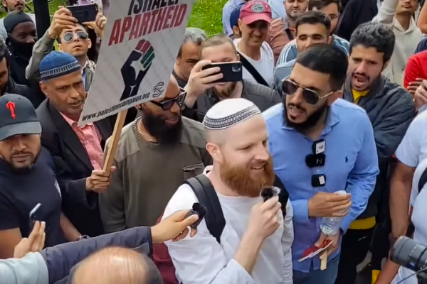 Joseph Cohen Attacked on Speakers Corner