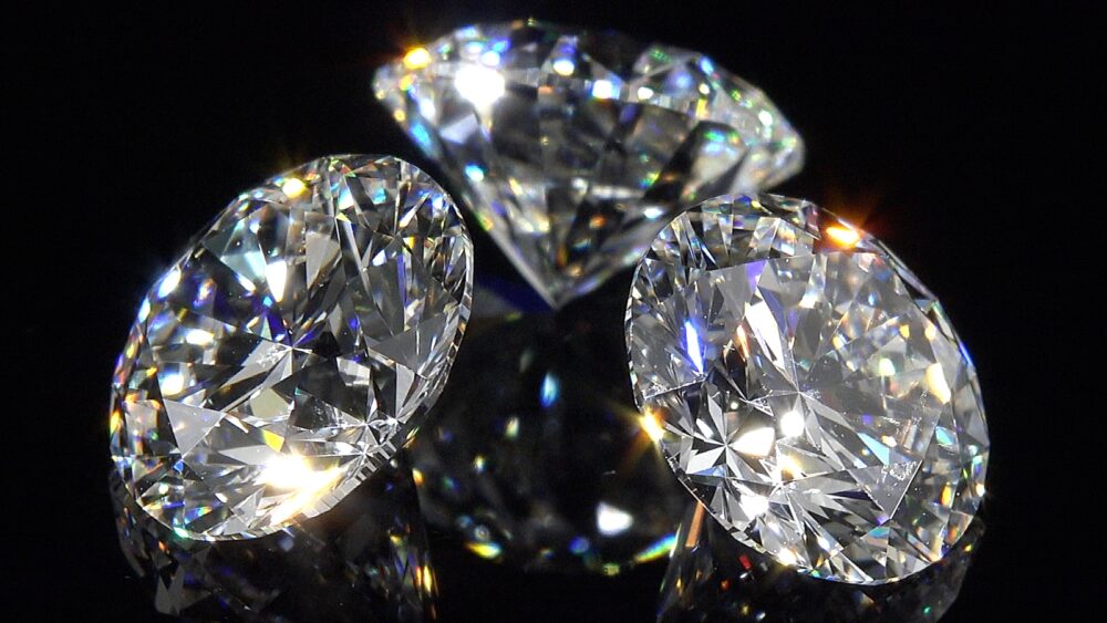 lab-grown Lusix diamonds