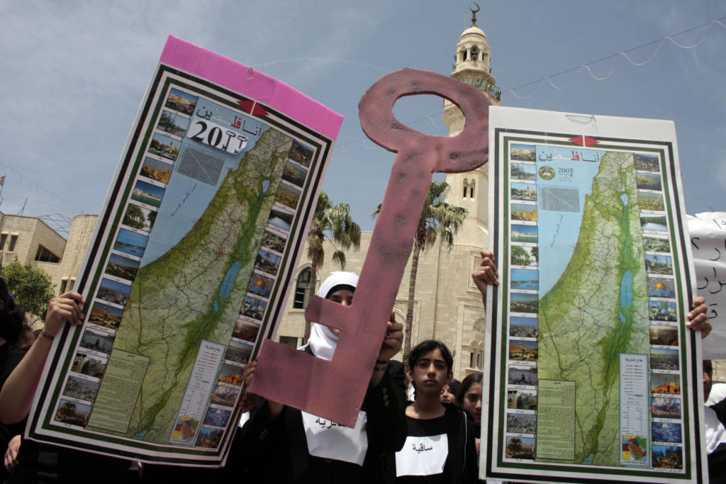 Palestinians make land demands