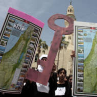 Palestinians make land demands