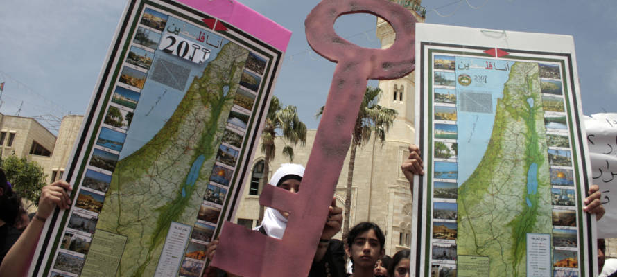 Palestinians make land demands