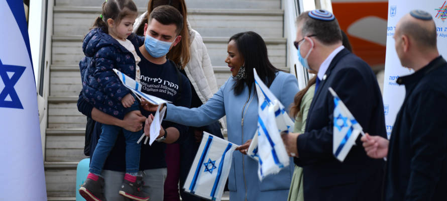 Immigrants arrive at Ben Gurion airport in Tel Aviv