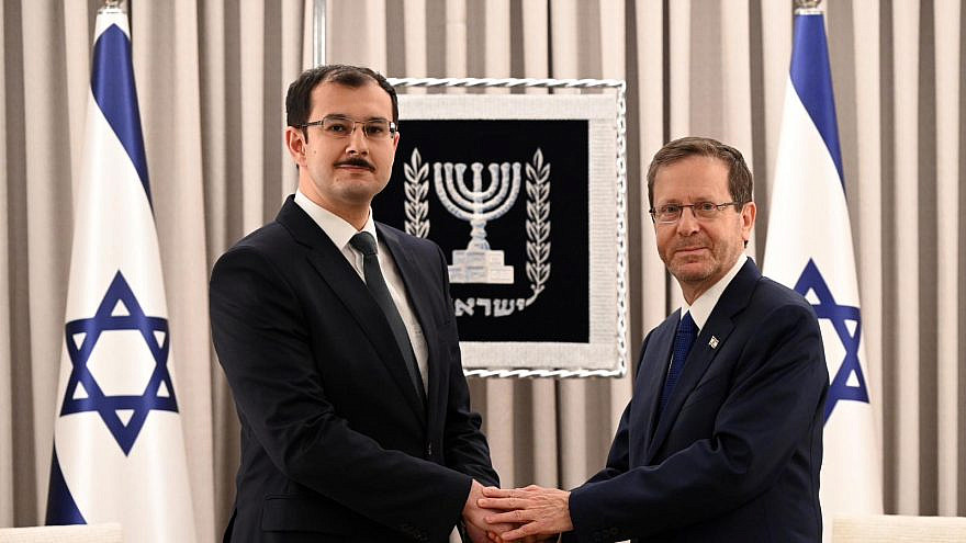 Mukhtar Mammadov (left) presents credentials to Herzog