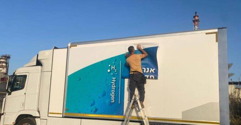 hydrogen-powered truck