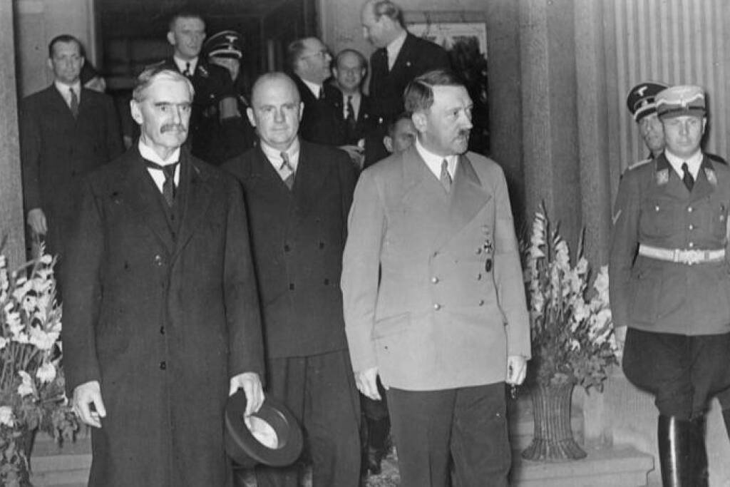 Chamberlain Hitler
