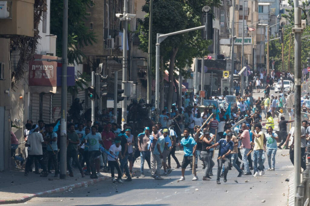 Eritrean asylum seekers rioting in Tel Aviv