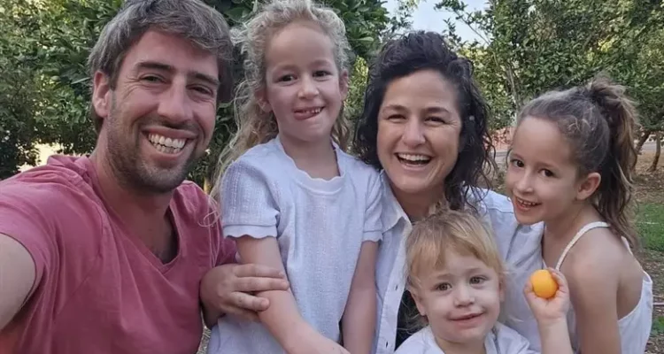 Members of the Siman Tov family
