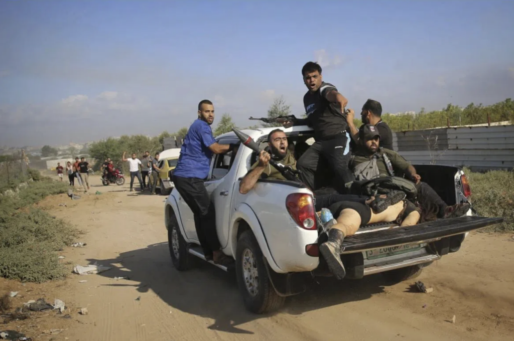 gazans with dead hostage