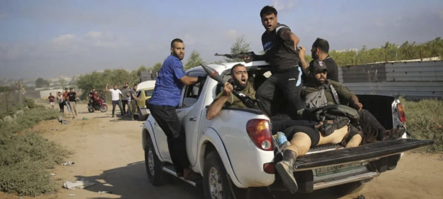gazans with dead hostage