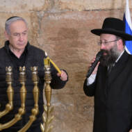 netanyahu lighting menorah
