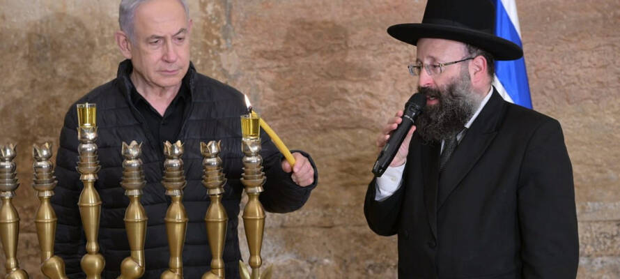 netanyahu lighting menorah
