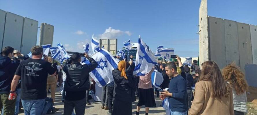 blocking gaza aid