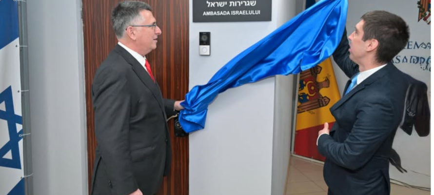 Gideon Sa'ar and Foreign Minister Mihai Popsoi at Israel's embassy in Moldova (Facebook)