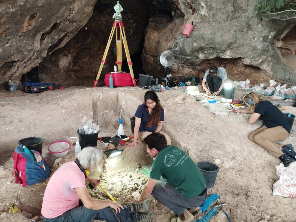 Tinshemet Cave