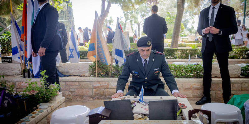 Eyal Zamir