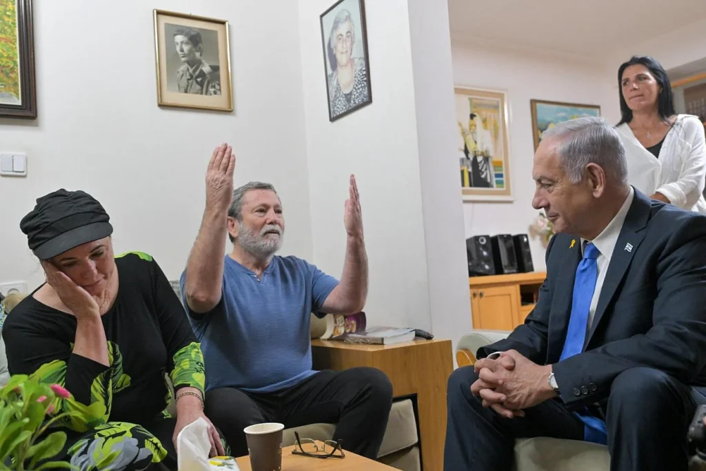 Israeli Prime Minister Benjamin Netanyahu informs the Feldman family of the return of Sgt. First Class Tzvika Feldman’s remains.