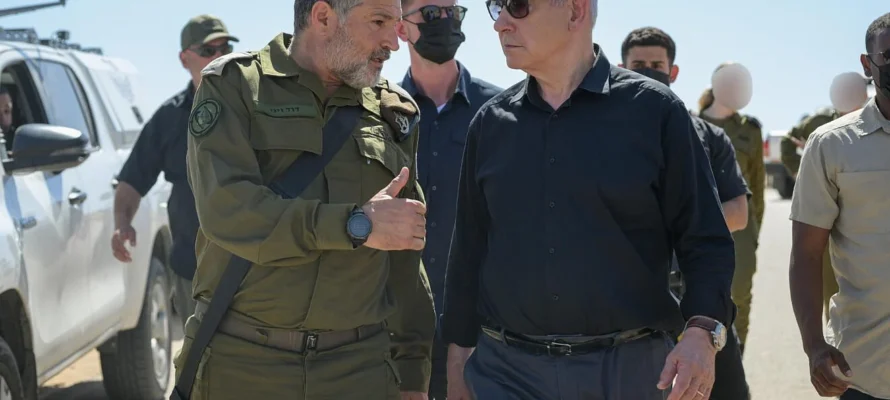 Maj.-Gen. David Zini and Israeli Prime Minister Benjamin Netanyahu