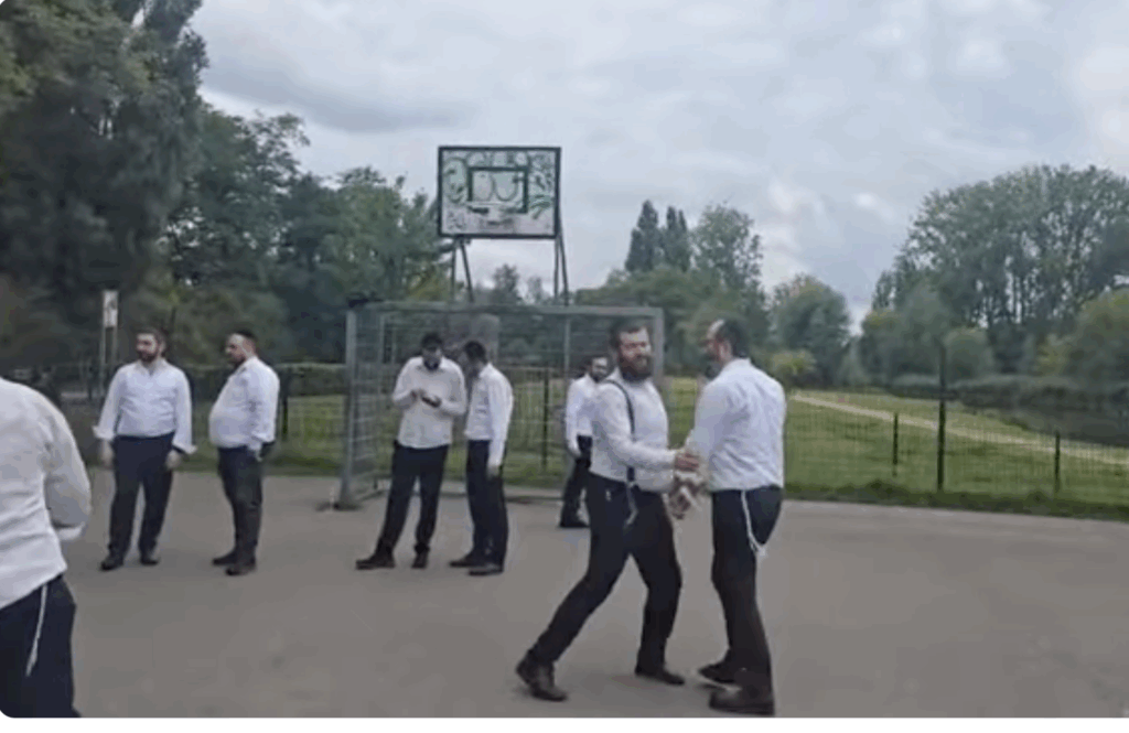 Orthodox rabbis learn Krav Mega