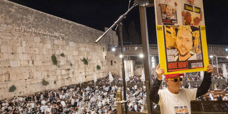 hostages western wall