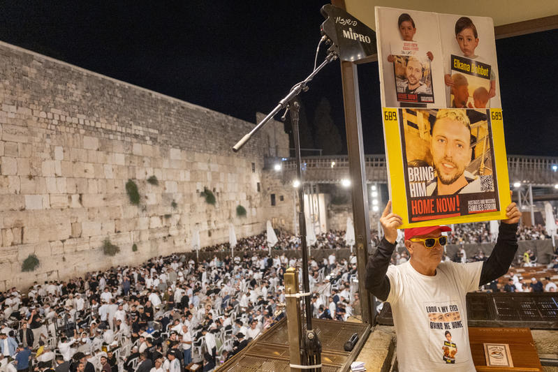 hostages western wall