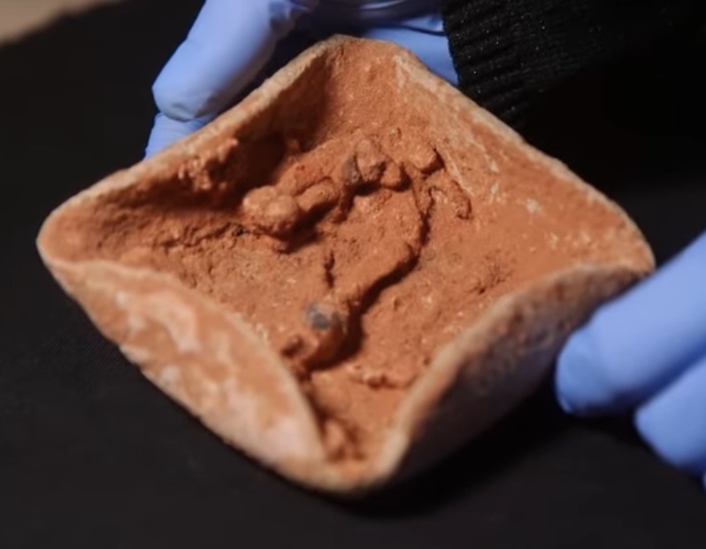4,000-year-old lamp