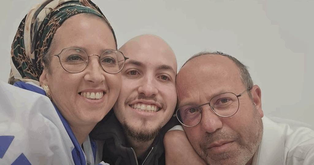 Eitan Mor and parents