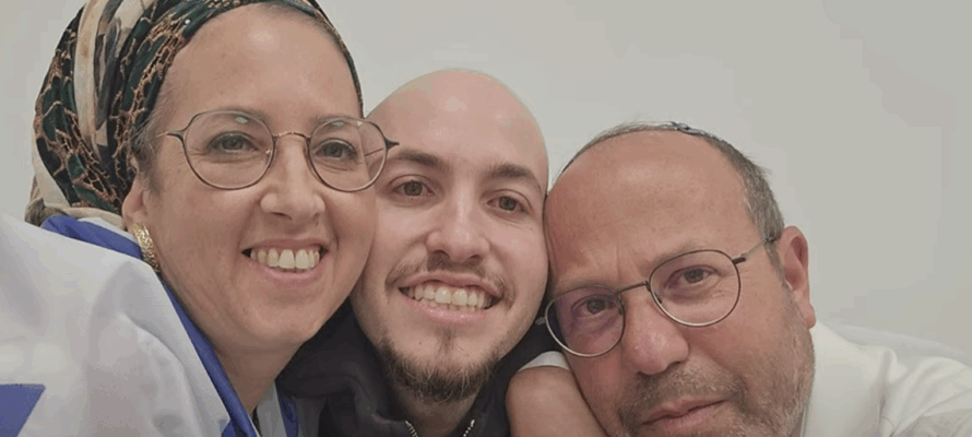 Eitan Mor and parents